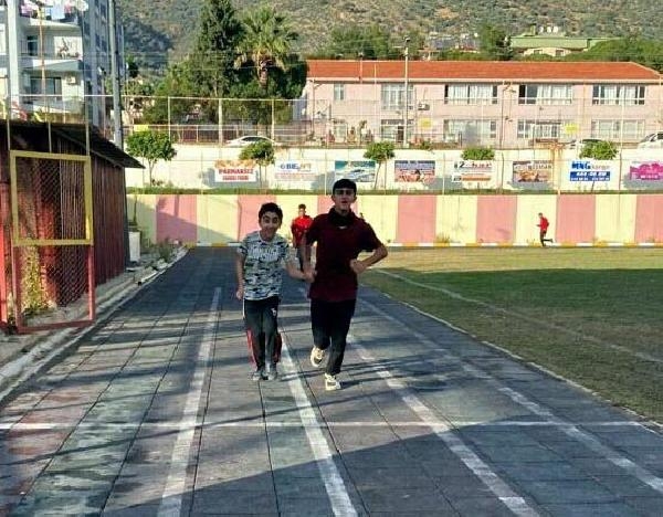 Görme engelli Mustafa'nın hedefi maraton
