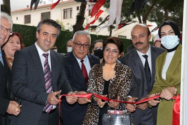 İpek böceği üretici kadınlar Dokuma Evi'ne kavuştu