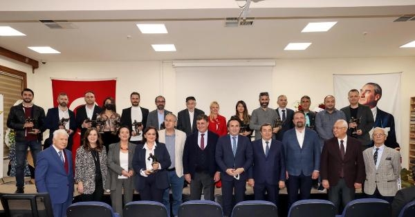 İzmir Gazeteciler Cemiyeti ödülleri sahiplerini buldu