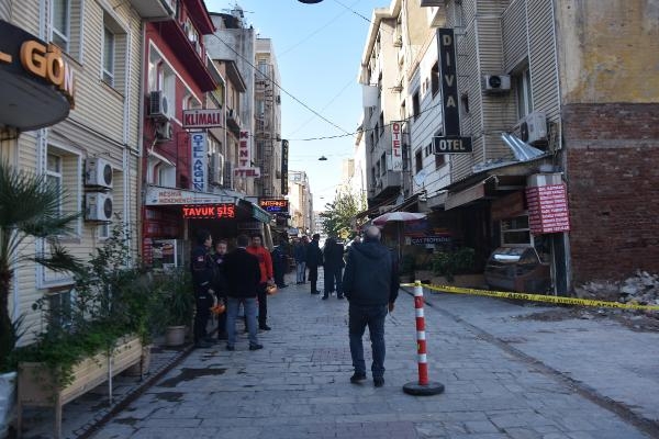 İzmir'de 3 katlı otel, kayma tehlikesine karşı tahliye edildi