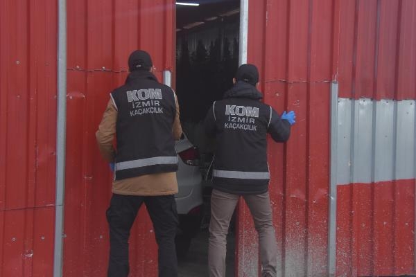 İzmir'de 42 ton kaçak nargile tütünü yakalandı