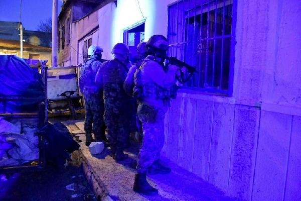 İzmir'de aranan 23 hükümlü yakalandı