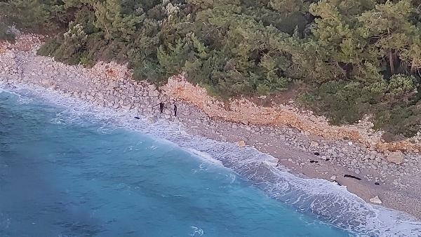 İzmir'de göçmen teknesi battı; 2 kişi öldü