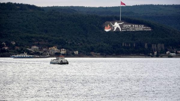 Kuzey Ege'de hava şartları feribot seferlerini aksattı..