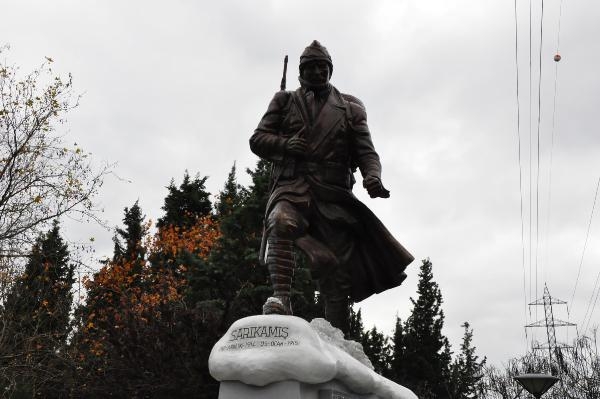 Manisa'da Sarıkamış Şehitleri anısına yaptırılan anıt açıldı