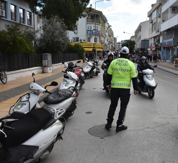 Marmaris'te kasksız motosiklet sürücülerine ceza yağdı 
