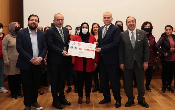 Mikrokredi ofisinden kadınlara destek