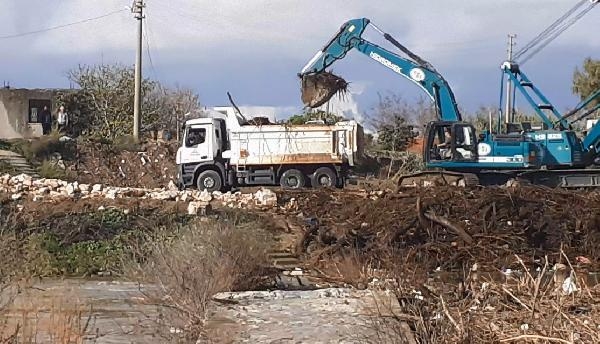 Molozlardan temizlenen Menderes'te balıklar nefes alacak