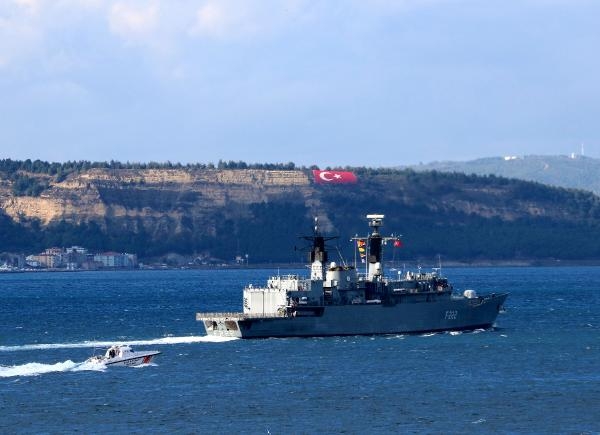 Savaş gemisi Ros Regina Maria, Çanakkale Boğazı'ndan geçti