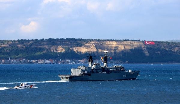 Savaş gemisi Ros Regina Maria, Çanakkale Boğazı'ndan geçti