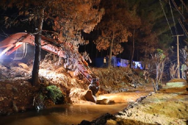Turistik ilçe çamura battı!