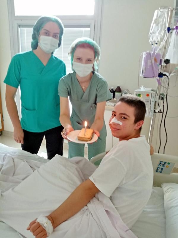 Ablası ilik nakli oldu, okuluna kavuşmayı bekliyor