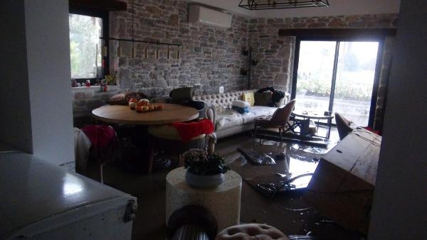 Bodrum'da sağanak yağmur su baskınlarına neden oldu