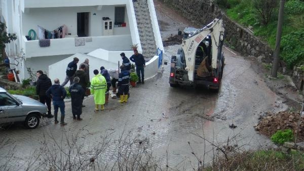Bodrum'da sağanak yağmur su baskınlarına neden oldu