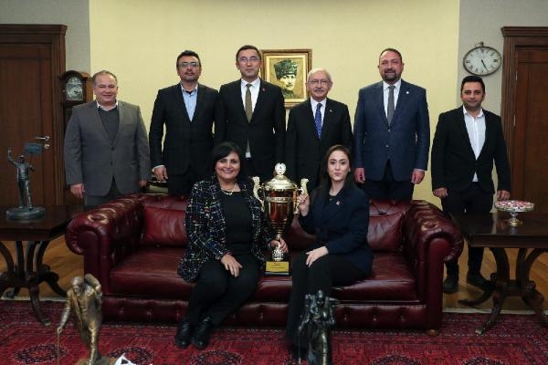 Çiğli'den Kılıçdaroğlu'na Cumhurbaşkanlığı Kupası