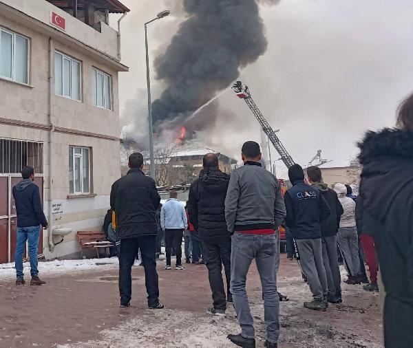 Denizli'de 2 evde yangın