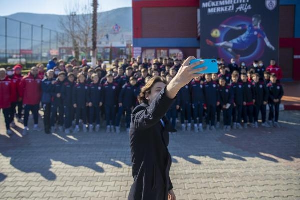 Enis Destan'a pastalı uğurlama