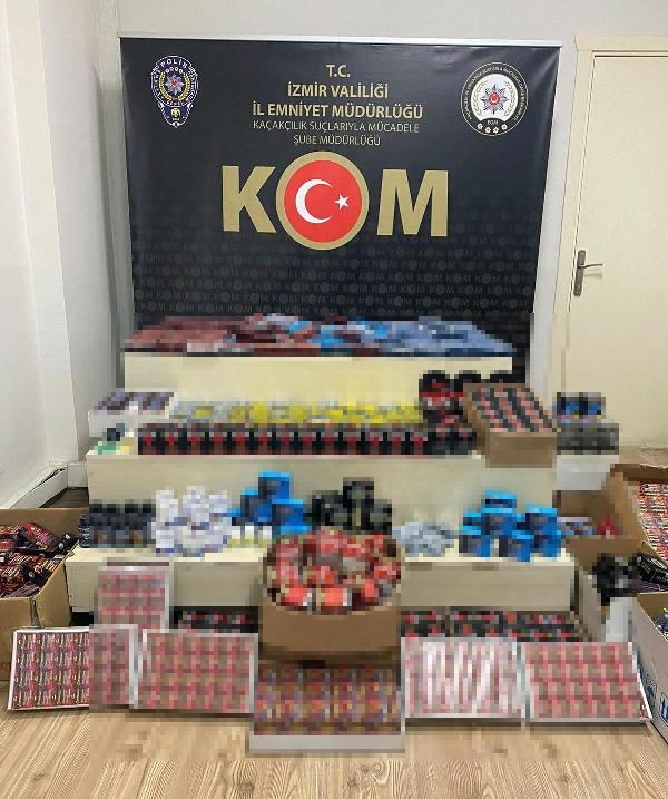 İzmir'de cinsel içerikli ürünler ele geçirildi