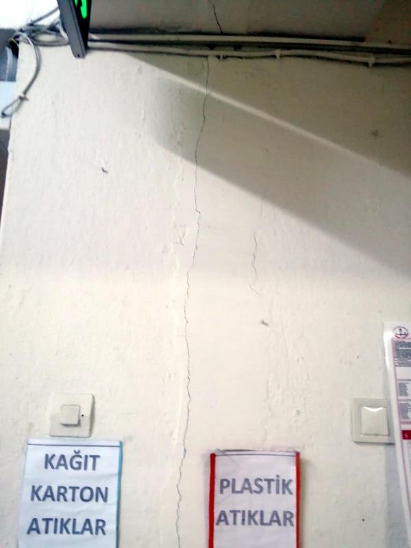 Marmaris'te depreme dayanıksız okul tepkisi