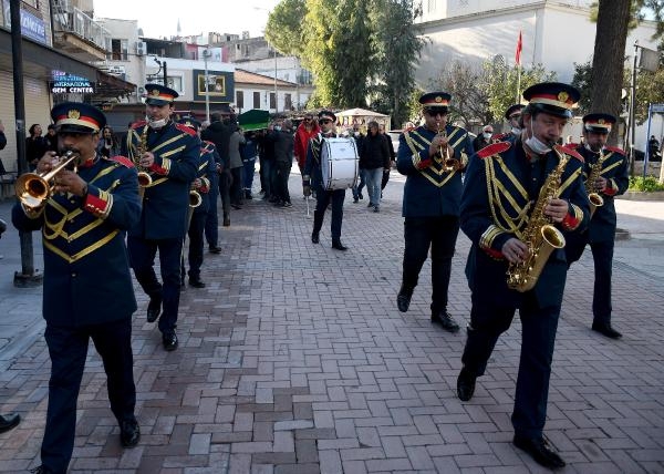 Caz sanatçısı Mafi, Kuşadası'nda toprağa verildi