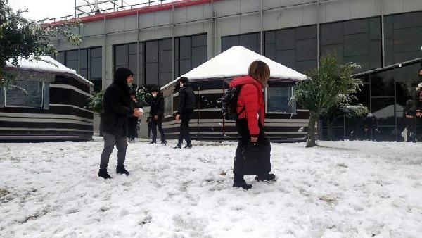 İzmir'de kar yağışı; Sabuncubeli'nde önlem alındı