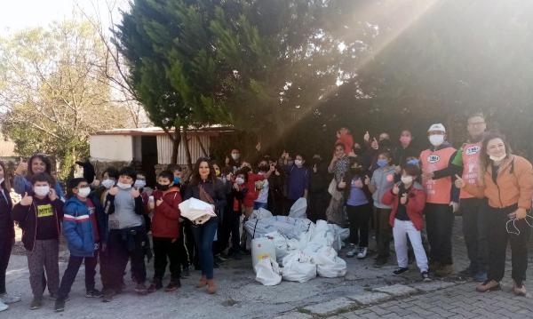 Marmarisli öğrencilerden sakin şehirde çevre temizliği