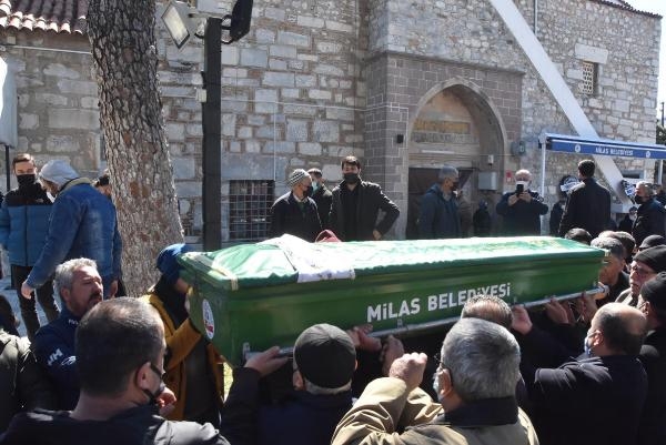 Acılı baba: Belediyeler köpeklere el atsın