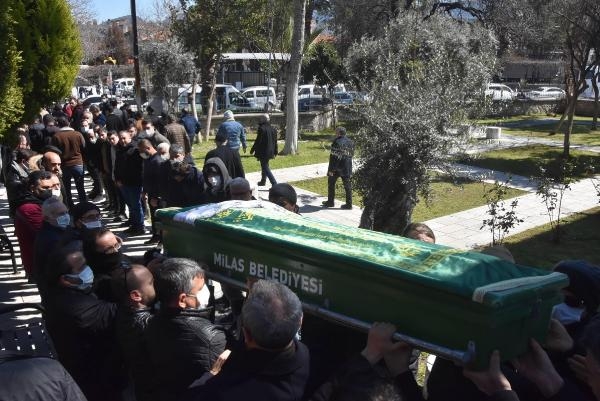 Acılı baba: Belediyeler köpeklere el atsın