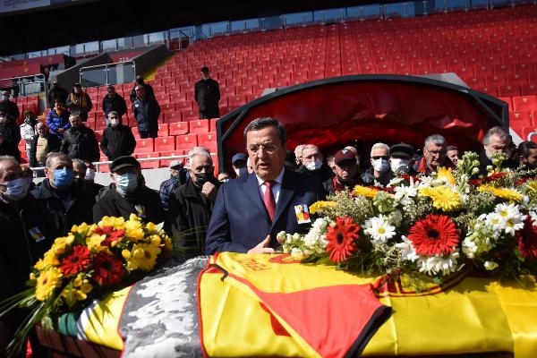 Göztepe'nin efsanesi Fevzi Zemzem son yolculuğuna uğurlandı
