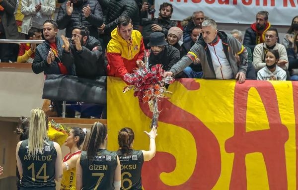 Kadınlar derbisinde anlamlı hareket