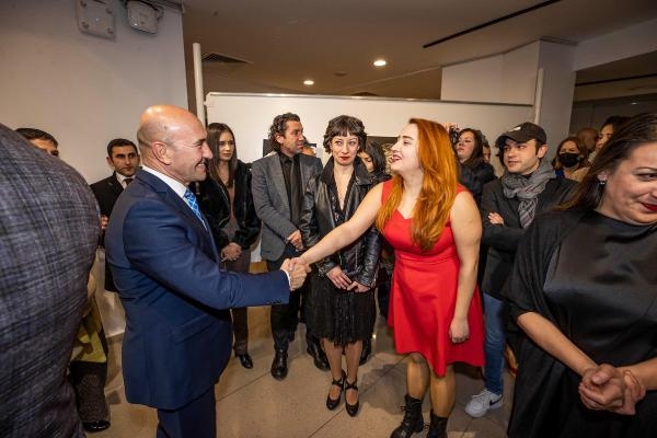 'Mor Şalvar' oyununun prömiyeri 8 Mart'a ithafen sahnelendi