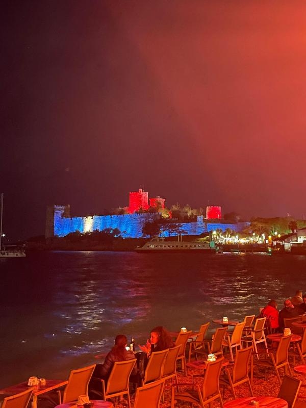 Bodrum Kalesi, kırmızı- mavi ışıklarla aydınlatıldı