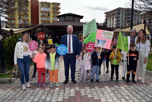 Menemen'de çocuklara hayvanları sevdirmek için etkinlik