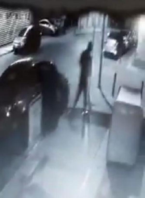 Otomobilinde uyudu, telefon ve altınları çalındı