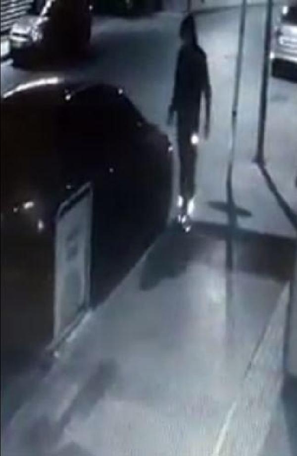 Otomobilinde uyudu, telefon ve altınları çalındı