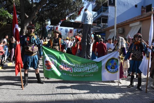 AK Parti'li Dağ Emiralem Çilek Festivali'nde Açıklamalarda Bulundu