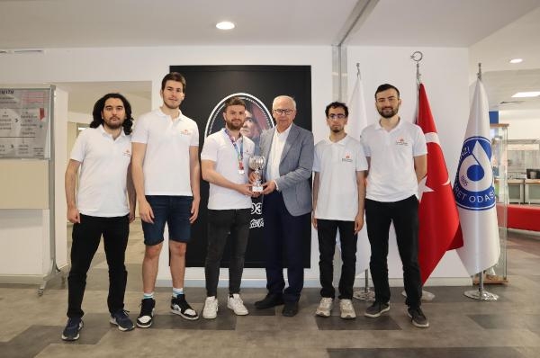 İEÜ'lü Satranççılar Türkiye İkincisi