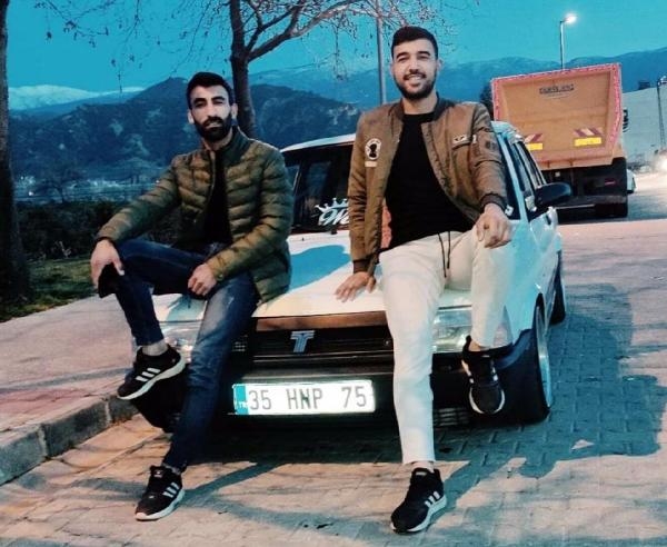 Otomobil Refüjde Ağaca Çarptı; 1 Ölü, 1 Yaralı