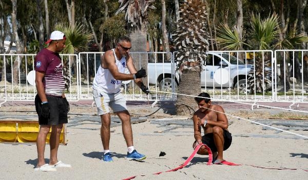 Plaj voleybolunda dünyanın gözü Kuşadası'nda