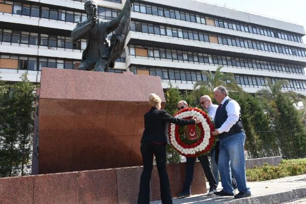 İzmir'de Şehit Gazeteci Hasan Tahsin Anıldı
