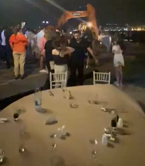 Saime Sultan Yalısı'nda düğün varken yıkım