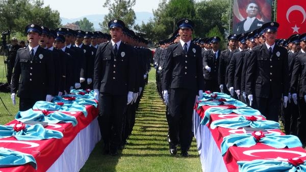 Bakan Soylu kazada ölen polis adayının kardeşi için taziyede bulundu