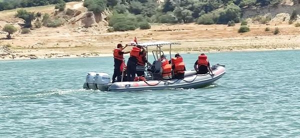Barajda fazla oltayla balık avlayan 2 kişiye para cezası