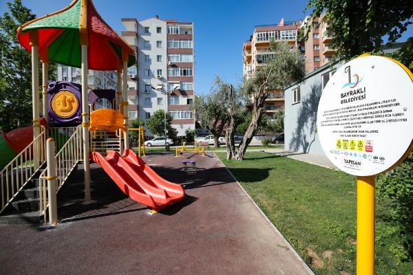Bayraklı'da yenilenen Köy Enstitüleri Parkı hizmete açıldı