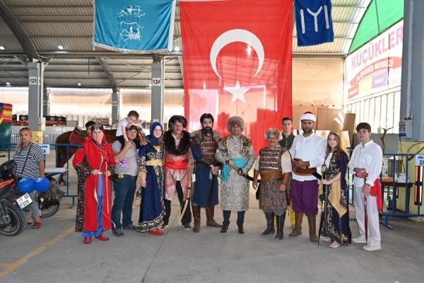 Biga Alışveriş ve Kültür Festivali, pazaryerinde başladı