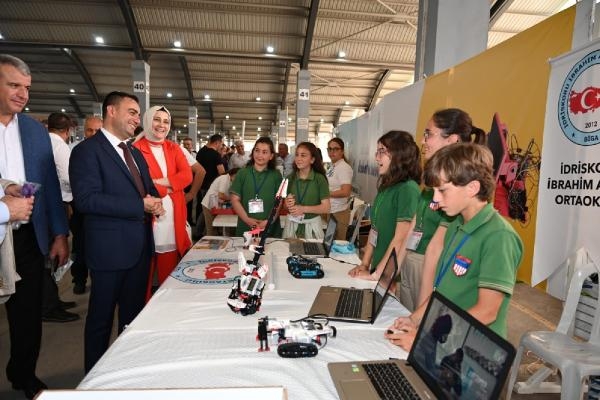 Biga Alışveriş ve Kültür Festivali, pazaryerinde başladı