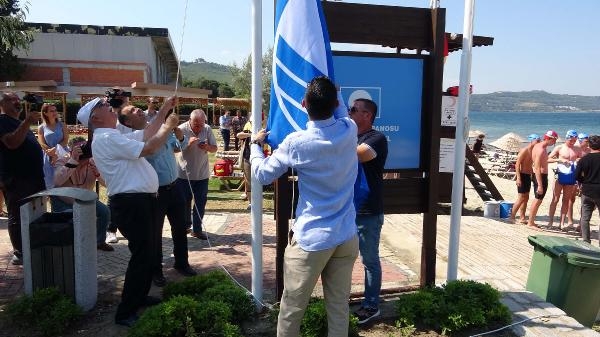 Çanakkale'de halk plajına mavi bayrak asıldı