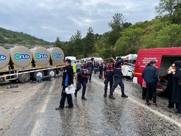 Düğün yolunda katliam gibi kaza: 8 ölü, 10 yaralı