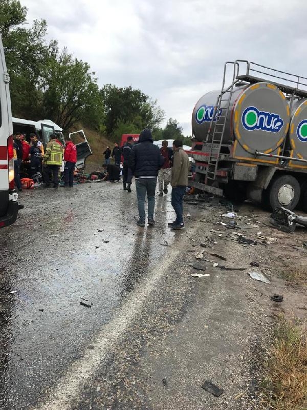 Düğün yolunda katliam gibi kaza: 8 ölü, 10 yaralı