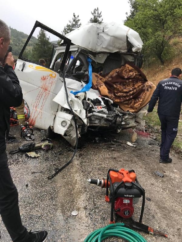 Düğün yolunda katliam gibi kaza: 8 ölü, 10 yaralı